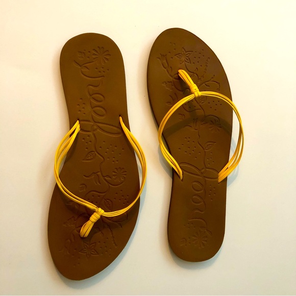 Reef yellow flip flop sandals  8 - Picture 5 of 5